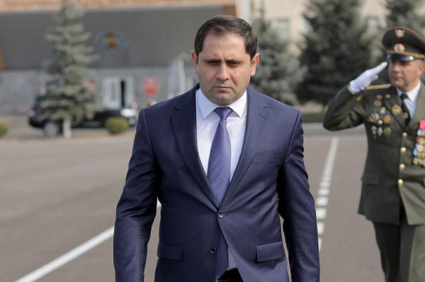 «Հրապարակ»․ ՊՆ կանայք վիրավորված են Պապիկյանից
