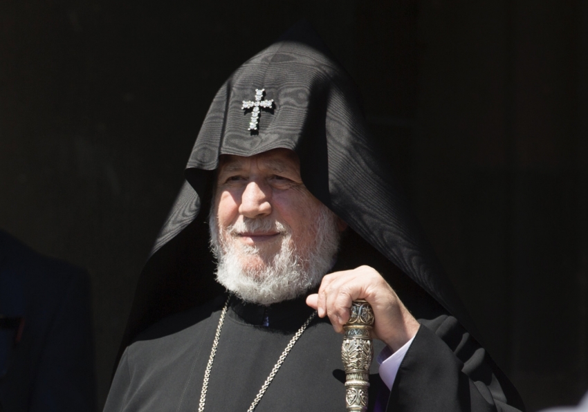 Կաթողիկոսը չի կարող հեռանալ. Արշակ արքեպիսկոպոս