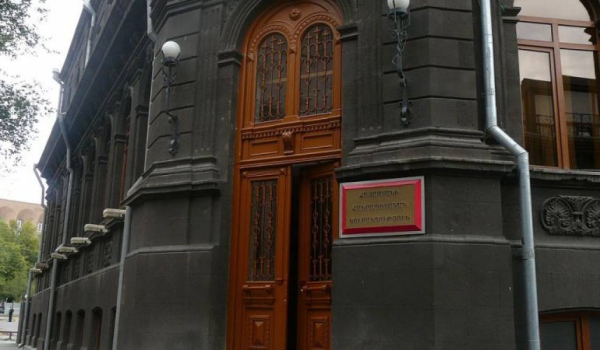 Ինչո՞ւ էր Ռուսաստանի դեսպանի մեքենան մոտ երկու ժամ ՀՀԿ գրասենյակի մոտ. «Փաստ»