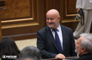 Հովիկ Աղազարյանը Աննա Վարդապետյանի դեմ հայց կներկայացնի դատարան. «Ժողովուրդ»