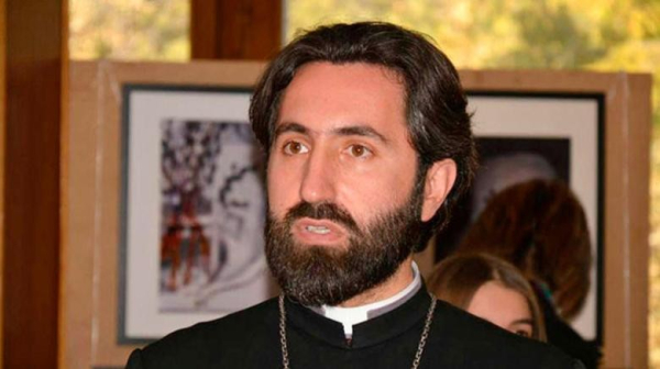 Որքա՞ն կարելի է պատերի տակ ոչինչ չասող կոչեր հնչեցնել. Ամեն բան արժեզրկելու հետևանքը՝ ինքնաոչնչացումն է. Ասողիկ աբեղա Կարապետյան