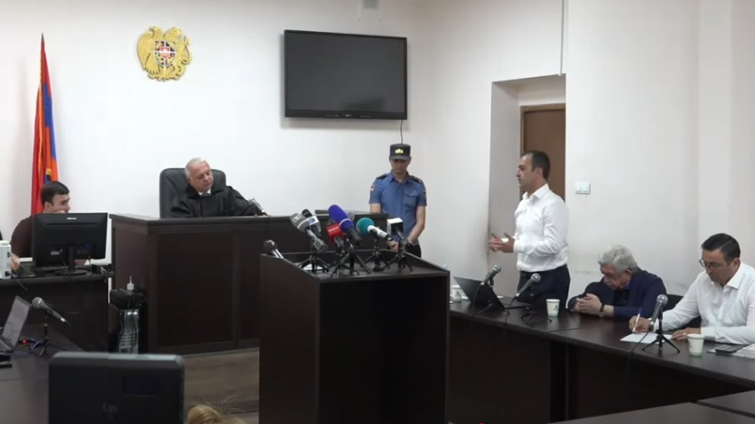 «Երկու տարի առաջ վաղեմության ժամկետներն անցած գործով նախագահ Սարգսյանին դատարան տանել-բերելու իմաստը ո՞րն է». պաշտպանի միջնորդությունը բավարարվեց, գործերը միացվեցին