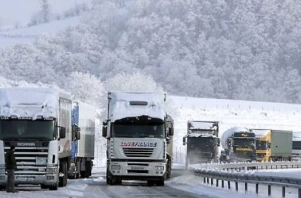 Վերին Լարսում մոտ 700 հայկական բեռնատար է կուտակվել