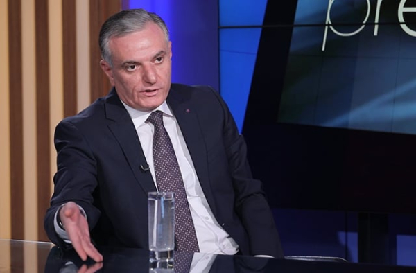 «Երկու իրարամերժ հայտարարություն՝ ՊՆ-ից». Արտակ Զաքարյան