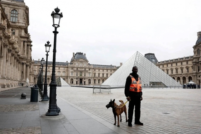 Բլոգերները շրջանցել են Լուվրի անվտանգության աշխատակիցներին և իրենց նկարը կախել «Մոնա Լիզայի» կողքին