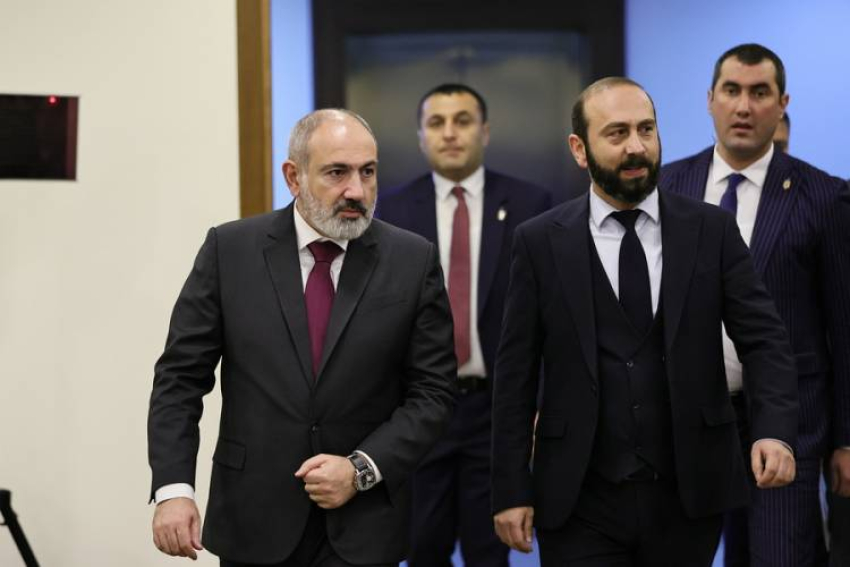 Դեսպաններին հավաքում են Սյունիքում. «Հրապարակ»