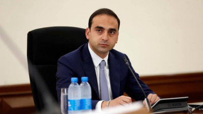 Իրեն էշի տեղ է դրել, մարաղ մտած` ասում է՝ լավ է. Ավինյան