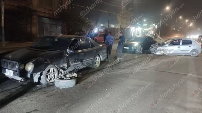 Երևանում «Opel Astra»-ն բախվել է «Toyota»-ին, «Mercedes»-ին, «Tesla»-ին և «Chevrolet Volt»-ին