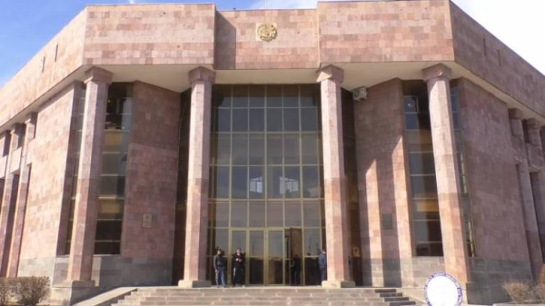 «Հրապարակ». Շիրակի և Սյունիքի դատարաններում քաոսային վիճակ է