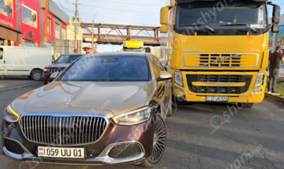 Արտաշատի խճուղու մոտ բախվել են «Maybach»-ն ու «Volvo» բեռնատարը