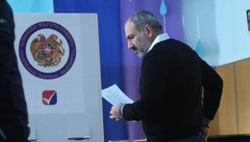 Փաշինյանը կնոջ ու կրտսեր դստեր հետ ժամանել է ՌԴ Ալթայի Հանրապետություն