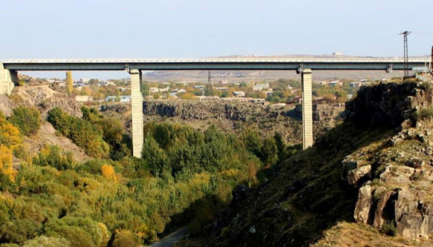 Քաղաքացին նետվել է Աշտարակ քաղաքի կամրջից