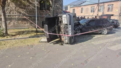 Արմավիրում բшխվել են 2 «Mercedes»-ները, որոնցից մեկը կողաշրջվել է և բшխվել ծառին․ կա վիրшվոր