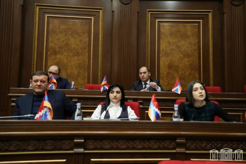 «Պատիվ ունեմ» խմբակցությունը պատրաստ է ստորագրել Տ.Միքայել Արքեպիսկոպոս Աջապահյանի թեկնածությամբ վարչապետին անվստահություն հայտնելու գործընթացին