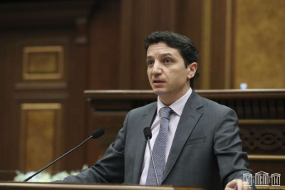 Եթե հասարակությունն արդարացիորեն պահանջում է իշխանություն ունեցողներից լինել պարկեշտ և ոչ կոռումպացված, ապա իրավունք ունի հոգևոր առաջնորդությունը ստանձնածներից էլ պահանջել բարեպաշտություն. ֆինանսների նախարար