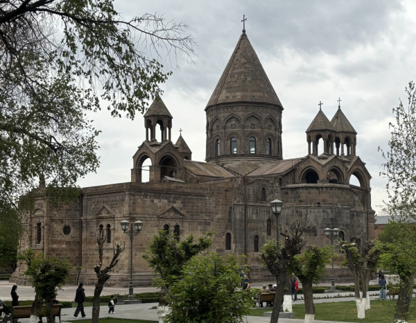 Ցավում ենք, որ կաթոլիկ բարձրագույն կրթական հաստատությունում  թույլատրվել է կազմակերպել հակագիտական միջոցառում․ Մայր Աթոռ