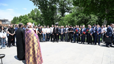 Սերժ Սարգսյանը հարգանքի տուրք է մատուցել պետական, քաղաքական գործիչ Անդրանիկ Մարգարյանի հիշատակին