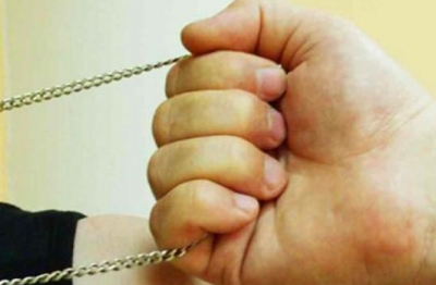 Արտակարգ դեպք՝ Երևանում․ տղամարդը 23-ամյա աղջկա պարանոցից պոկել է վերջինիս վզնոցը և դիմել փախուստի