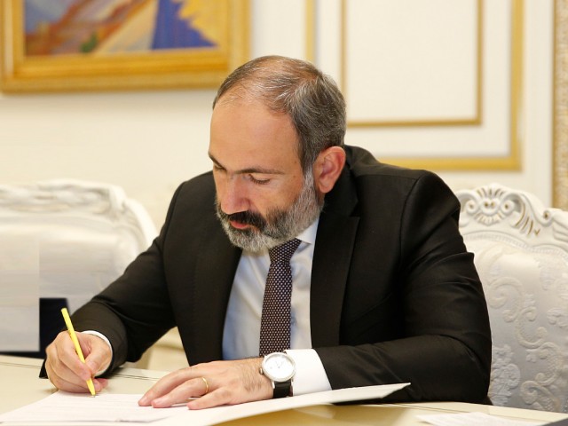 նիկոլ ստորագրություն