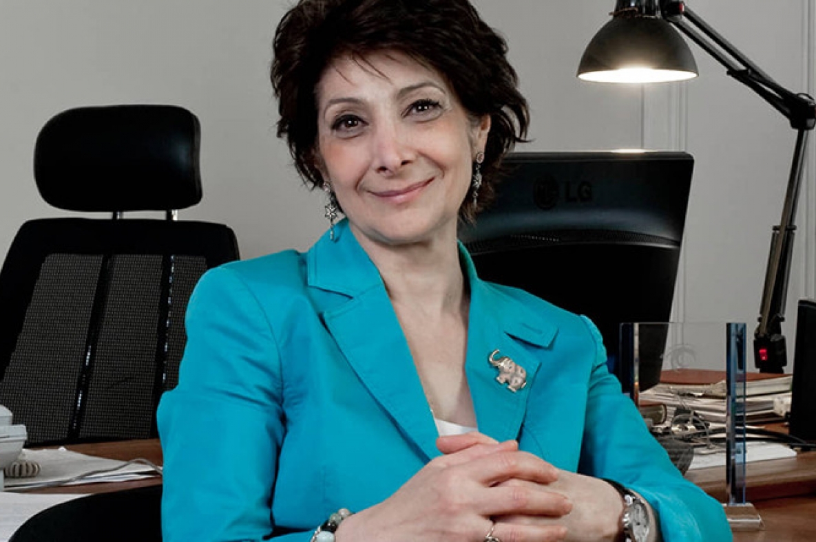 Директор армянин. Женщина руководитель армянка. Офтальмолог из Армении.
