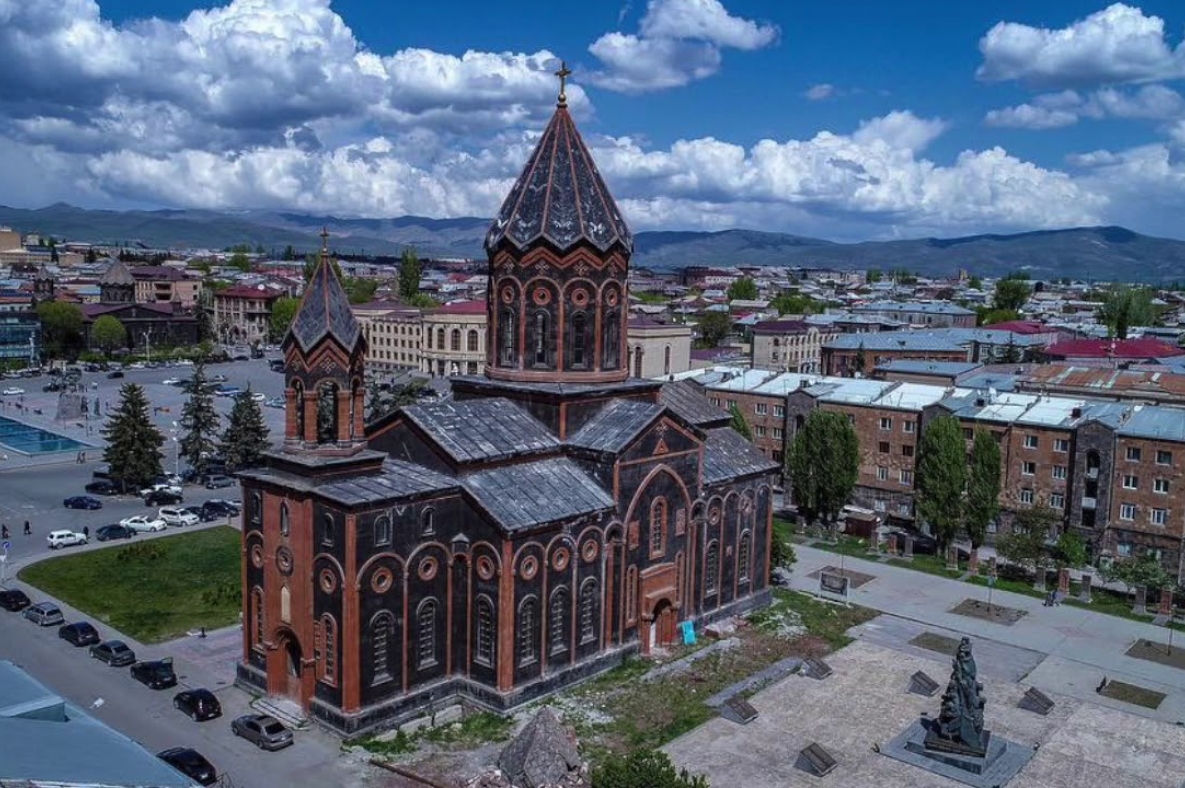 Գյումրու Սուրբ Յոթ Վերք եկեղեցի. ԱՍՏԾՈ ԿԱՆՉԸ | Armenia Daily